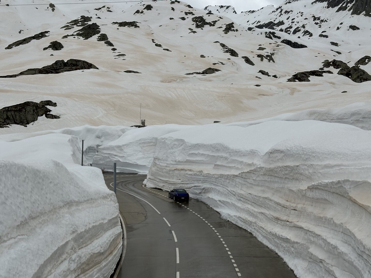 Aktuelle Infos zu Alpenpässen – Sperrungen, Wintersperren, Bilder
