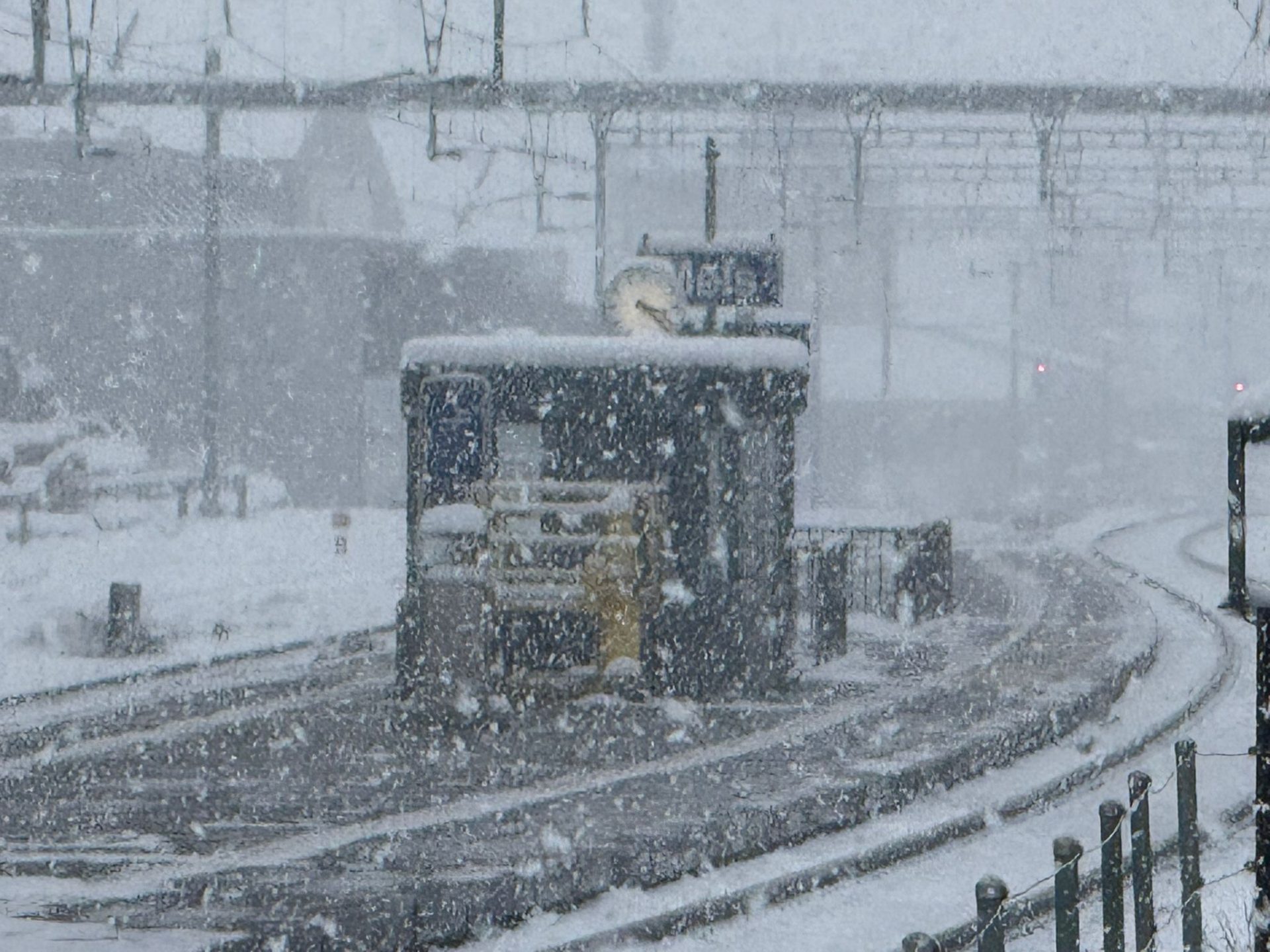 Mels: Bahnhof mit Schnee.