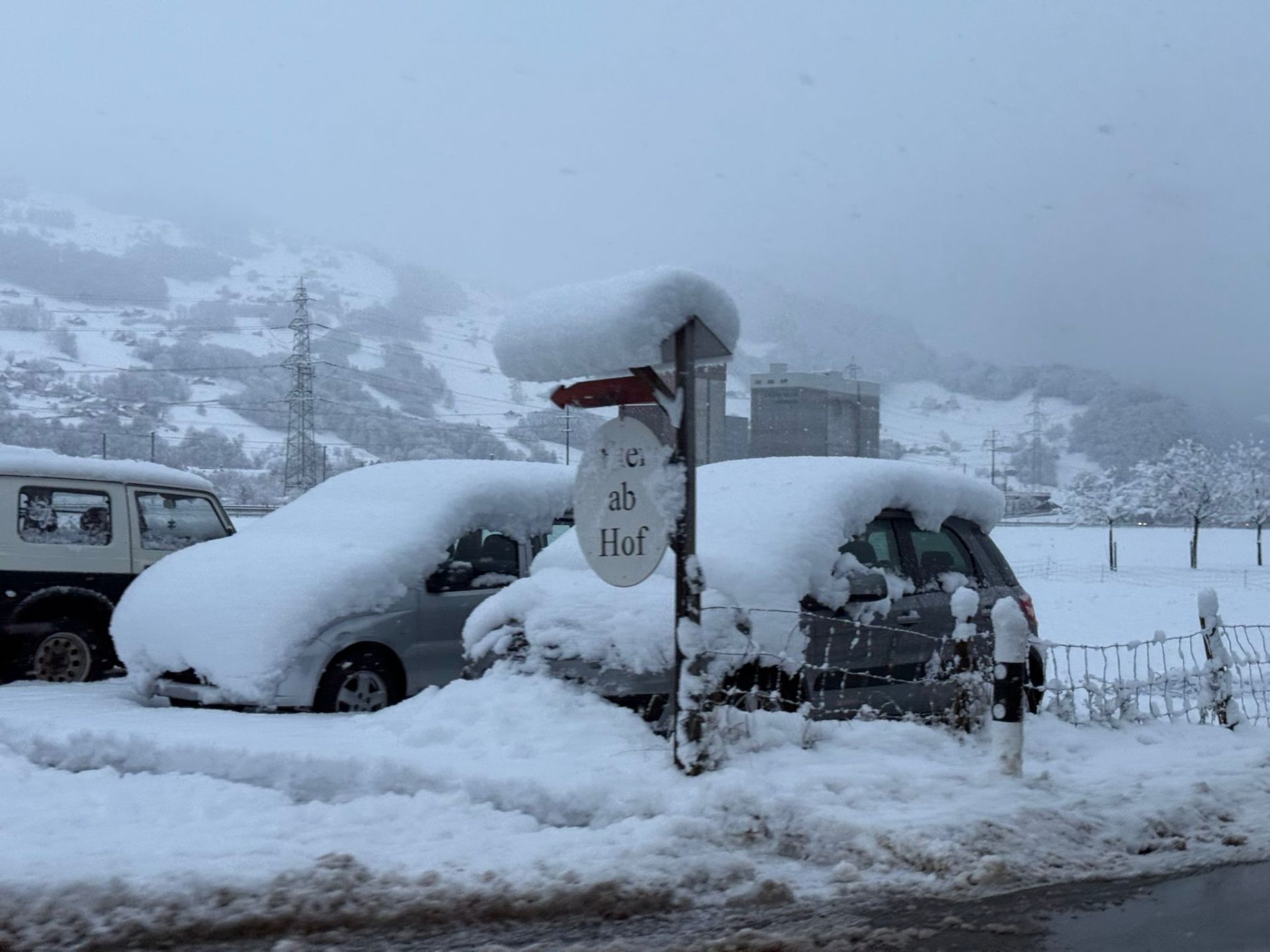 Flums: Strasse mit Schnee.