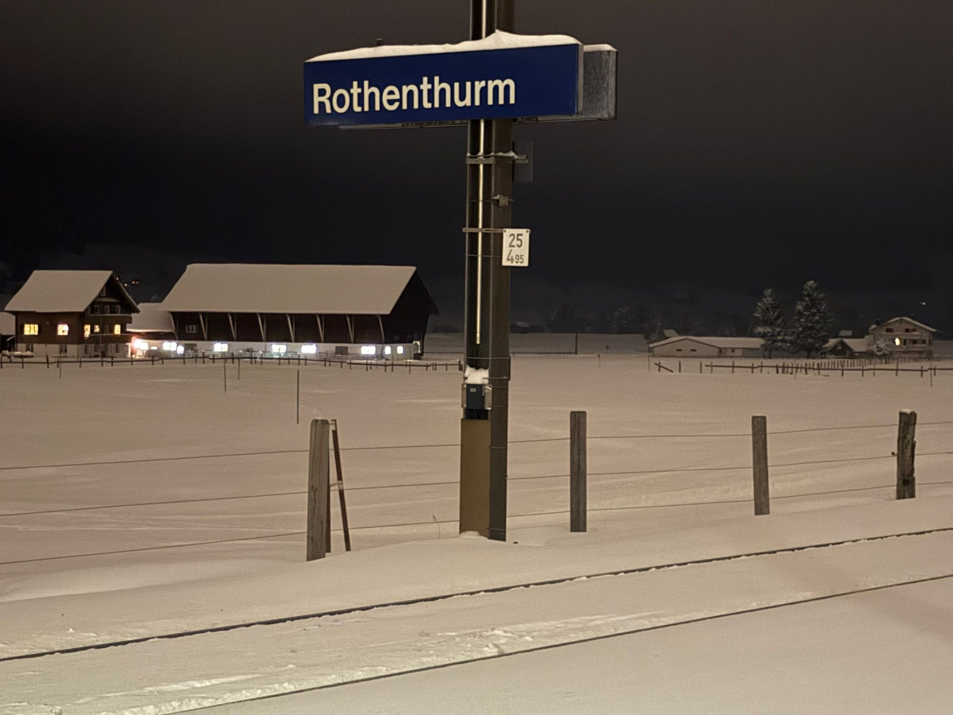 Rothenthurm: Ebene mit Schnee.