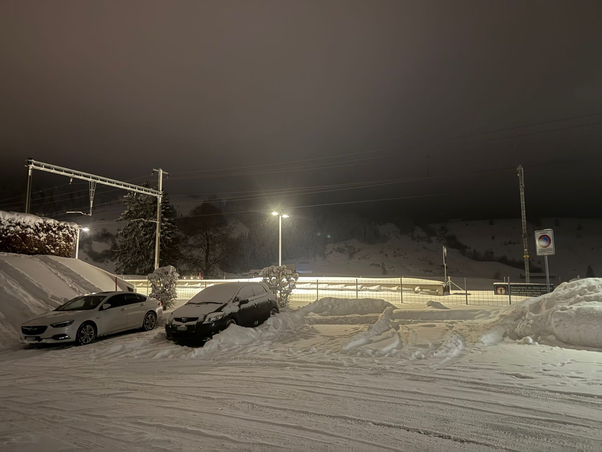 Rothenthurm: Dorfansicht mit Schnee.