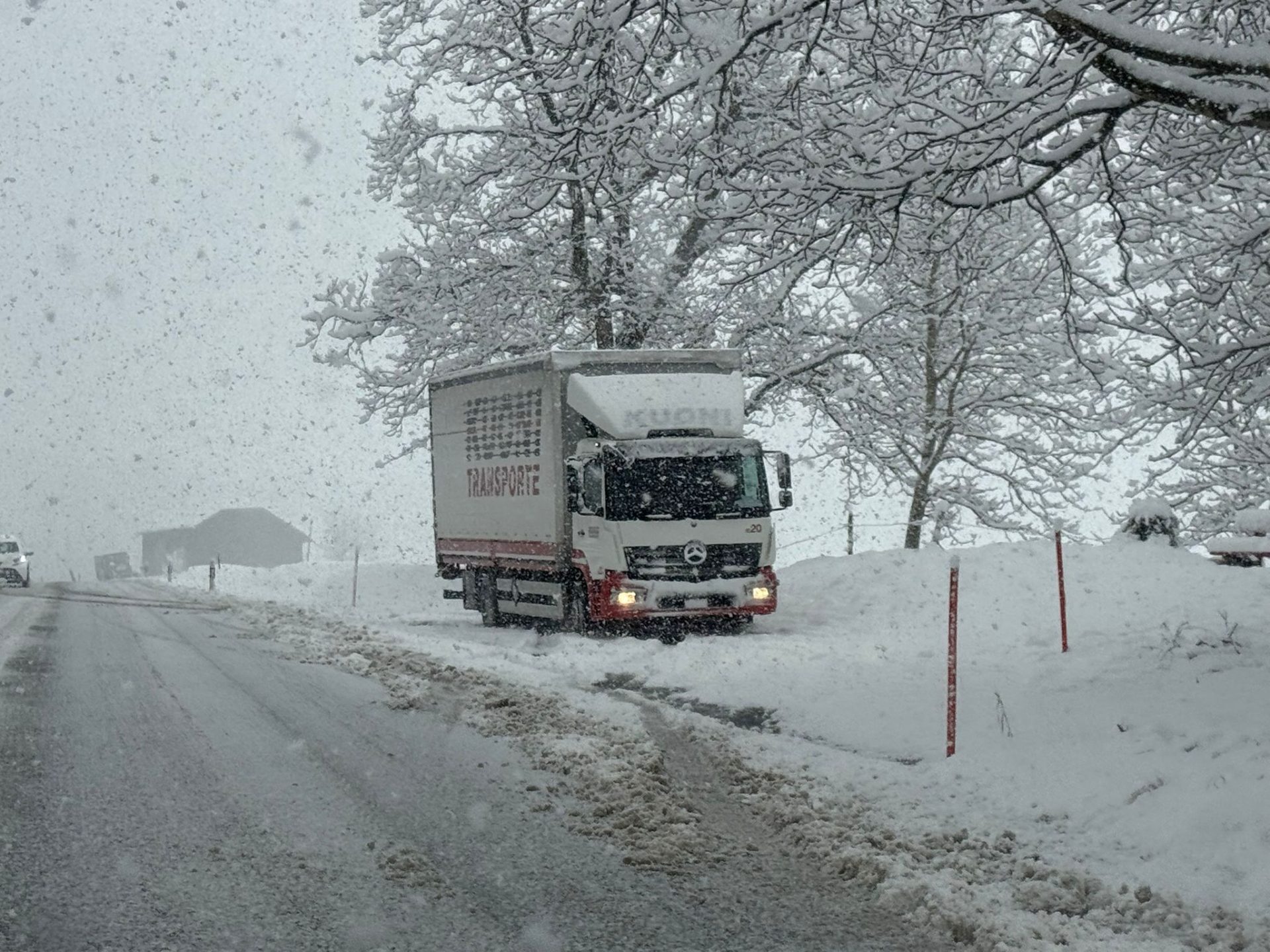 schneefall heiligkreuz
