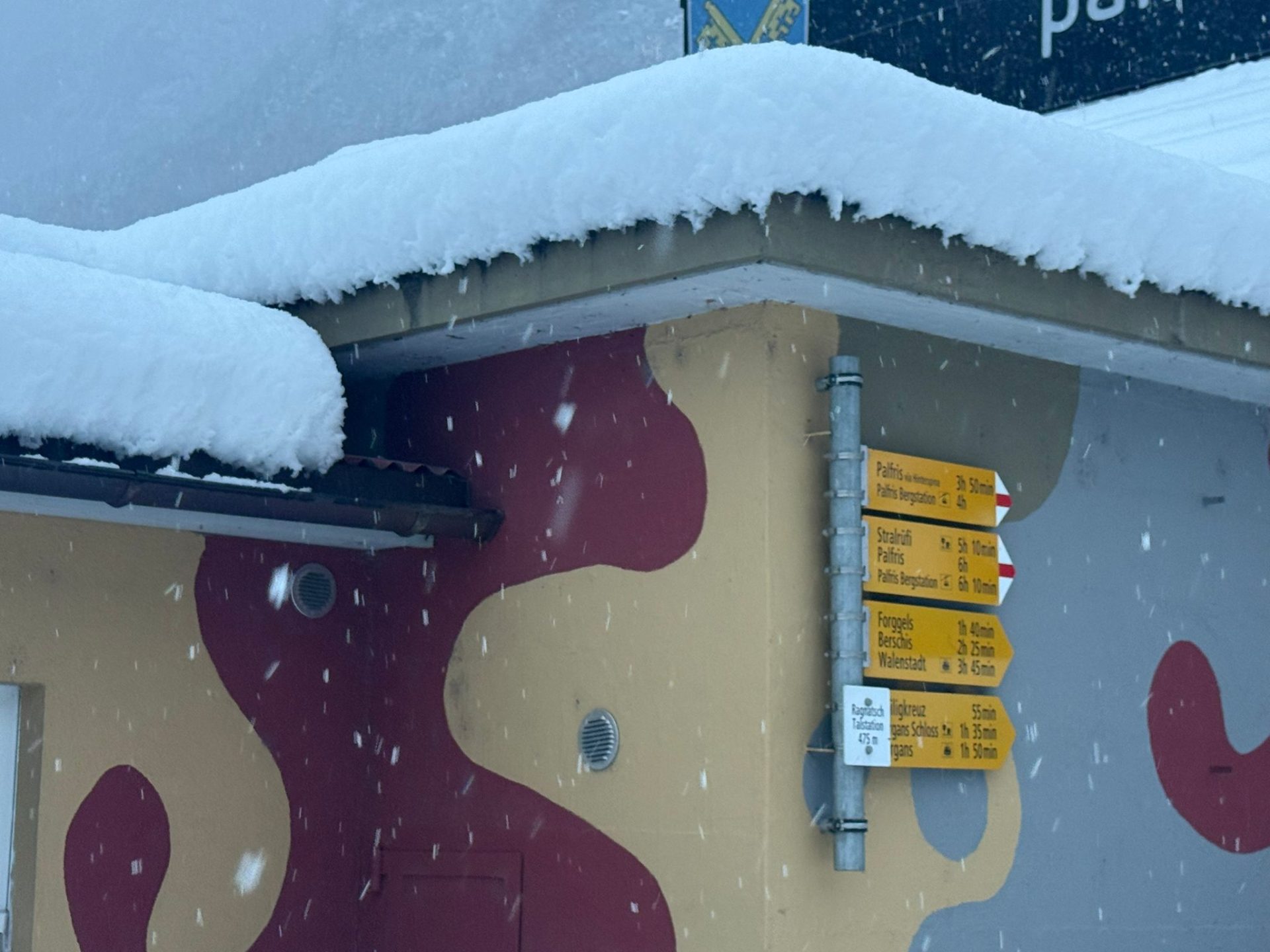 Palfries Talstation: Umgebung mit Schnee.