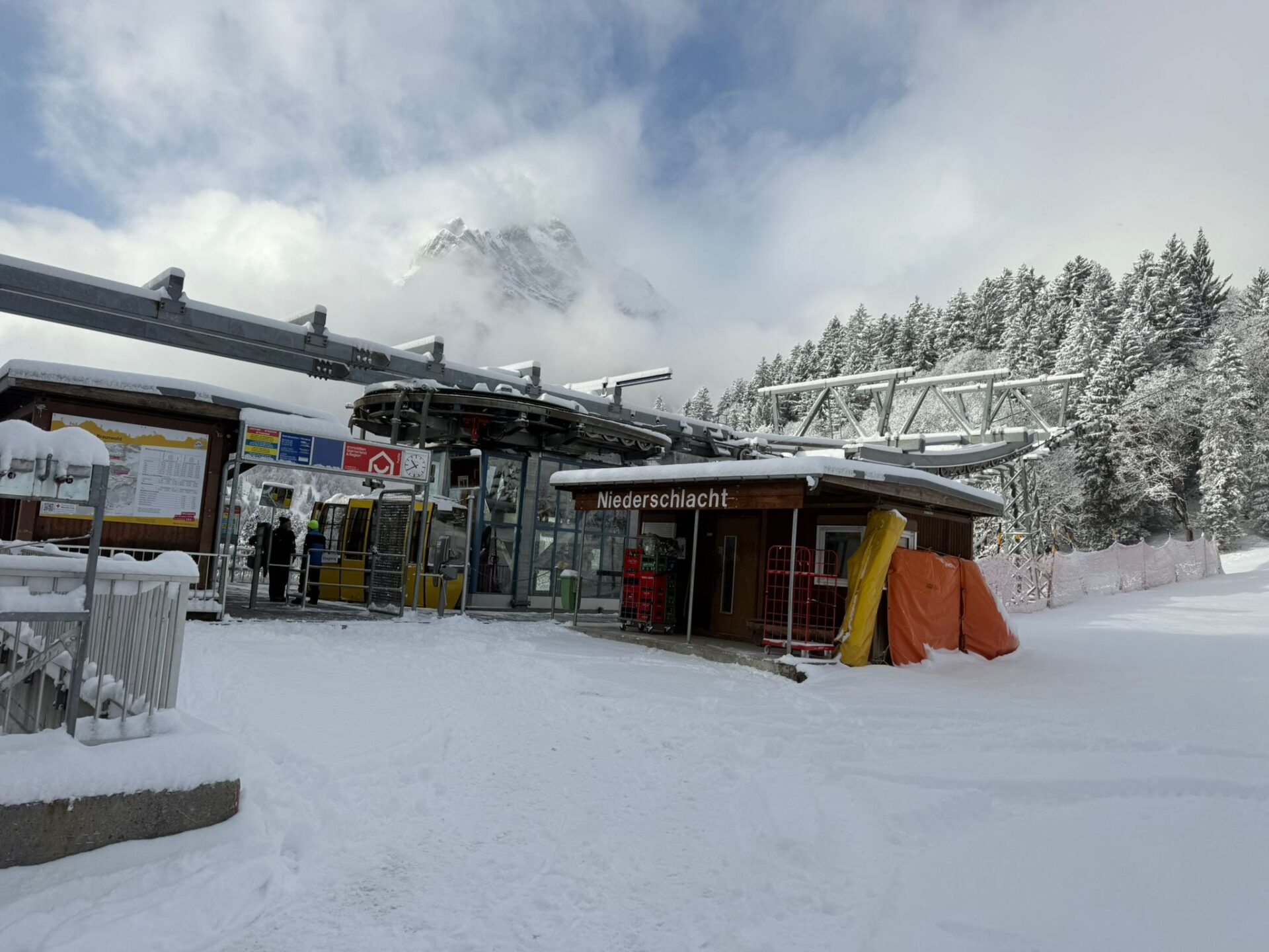 Talstation Niederschlacht der Sportbahnen Braunwald AG in Braunwald im Winter