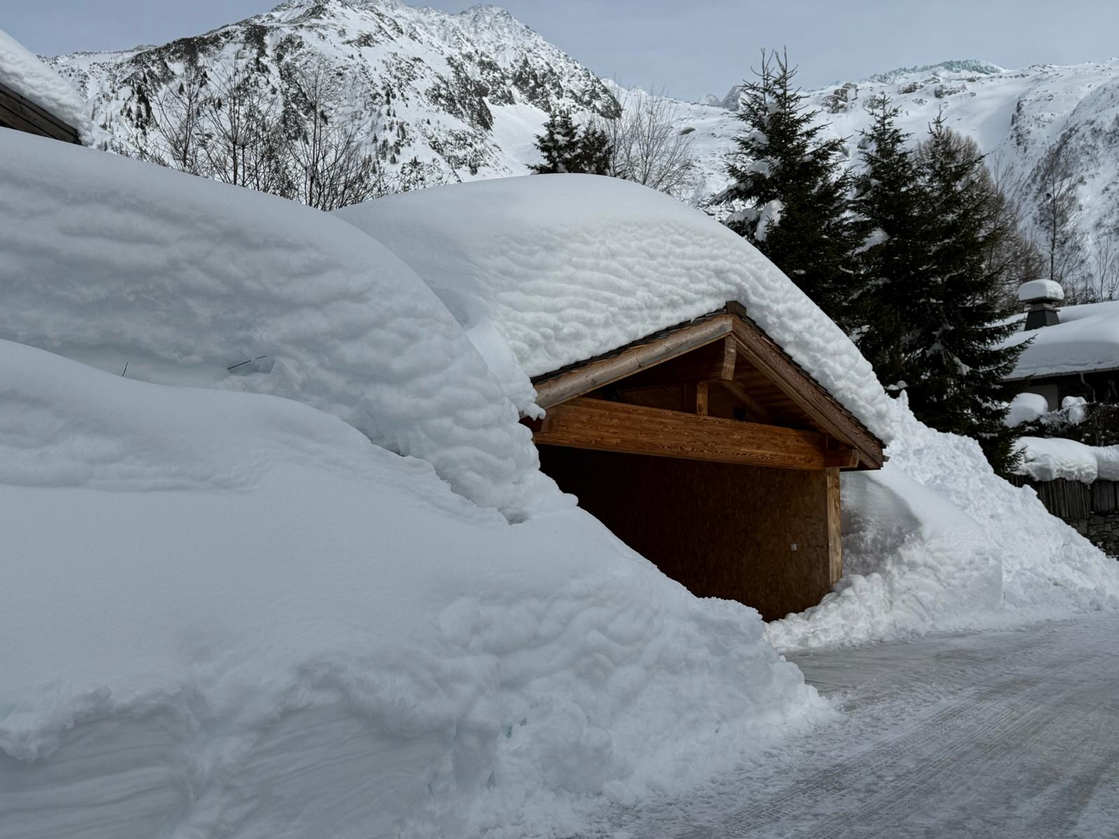 Meterhoher Schnee in Le Tour am 13. Februar 2026