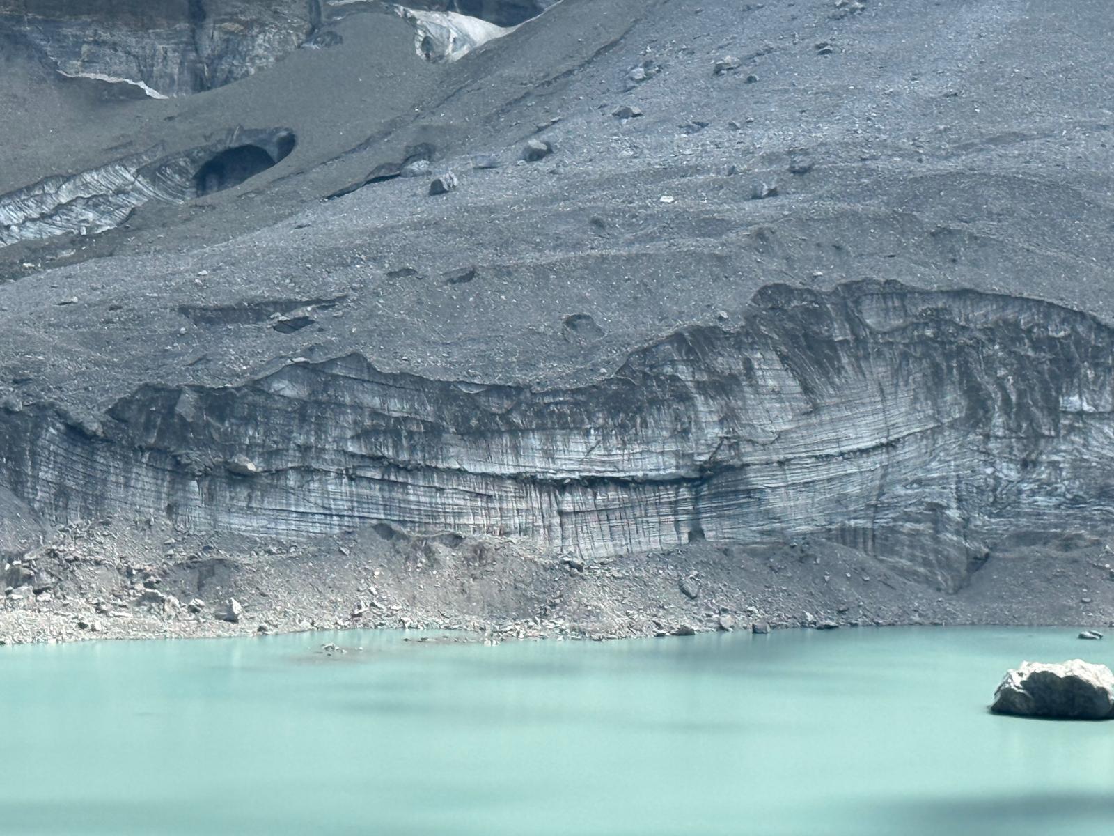 Eis- und Schuttschichten oberhalb des Griesslisees am Klausenpass