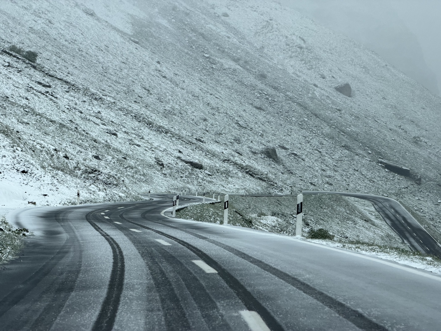 Frischer Schnee in den Glarner Alpen im Mai 2026